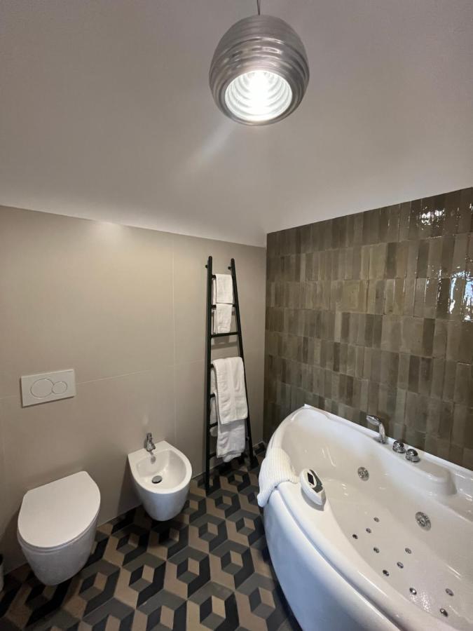 Palazzo Lamantea Boutique Rooms บิสเชลเย ภายนอก รูปภาพ