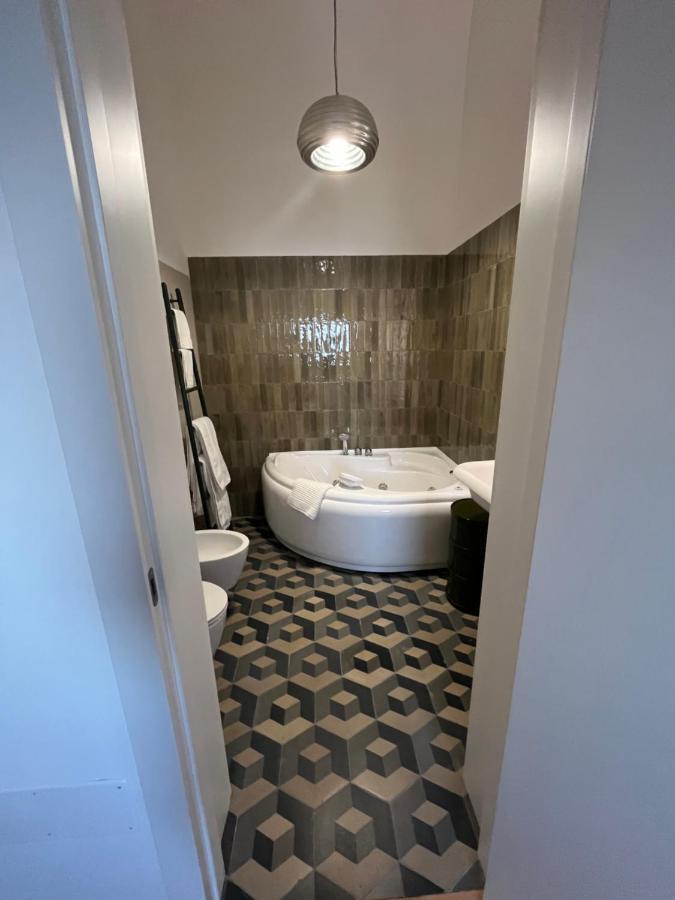 Palazzo Lamantea Boutique Rooms บิสเชลเย ภายนอก รูปภาพ
