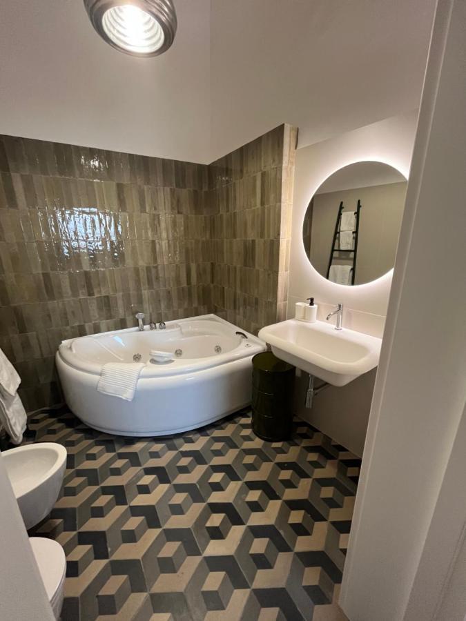 Palazzo Lamantea Boutique Rooms บิสเชลเย ภายนอก รูปภาพ